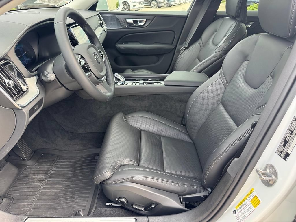 Certified 2025 Volvo V60 B5 Cross Country Ultra AWD/4WD image 8