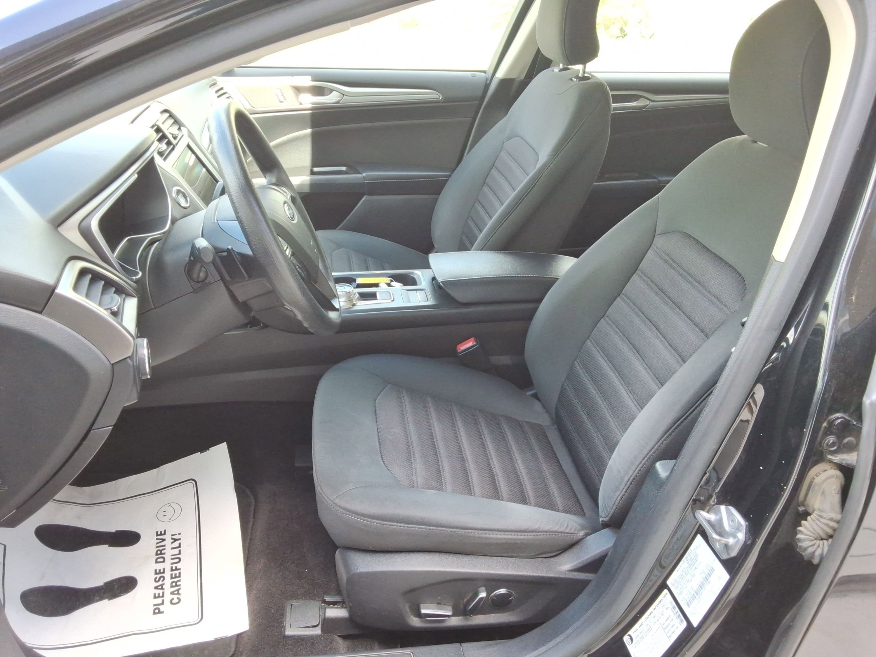 Used 2017 Ford Fusion SE w/ Fusion SE Technology Package FWD image 27