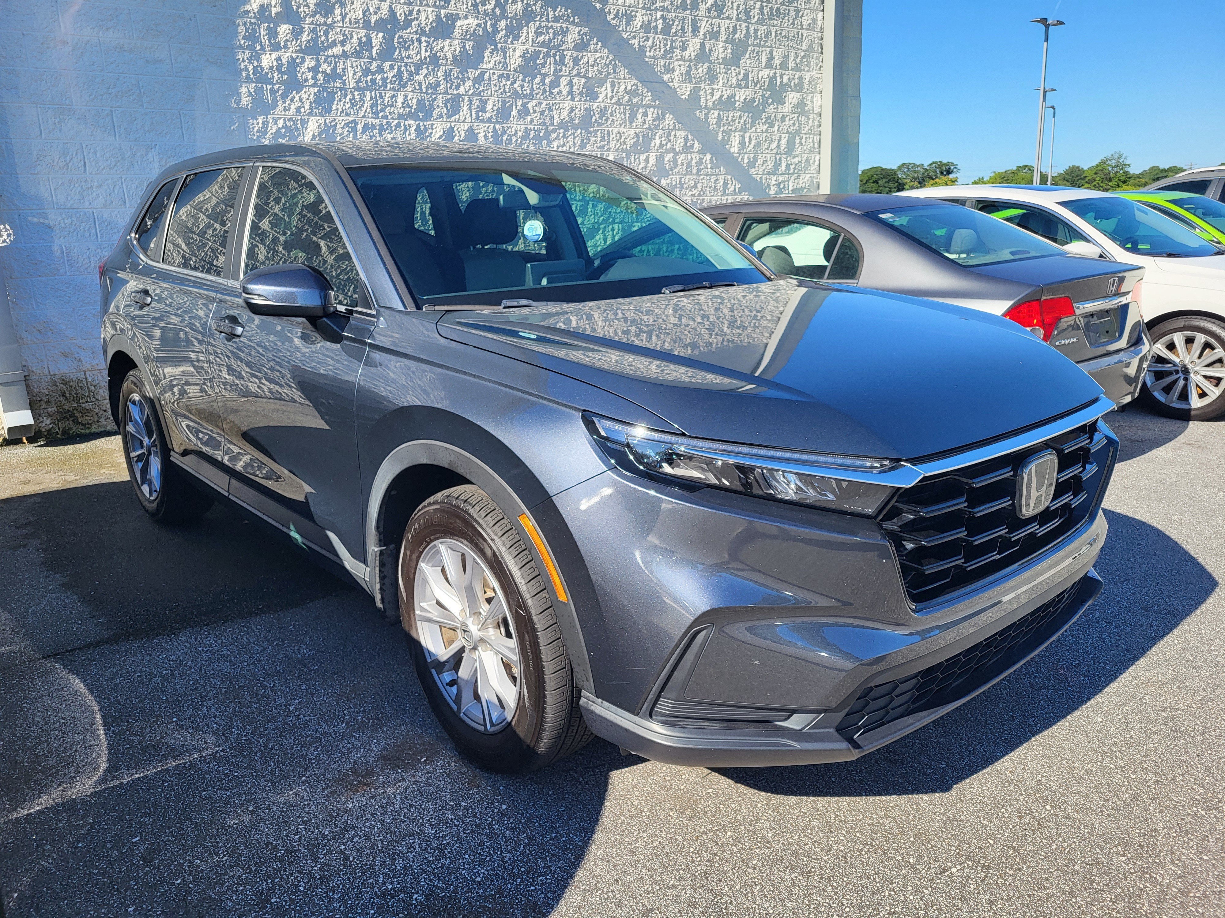 Used 2023 Honda CR-V EX image 3