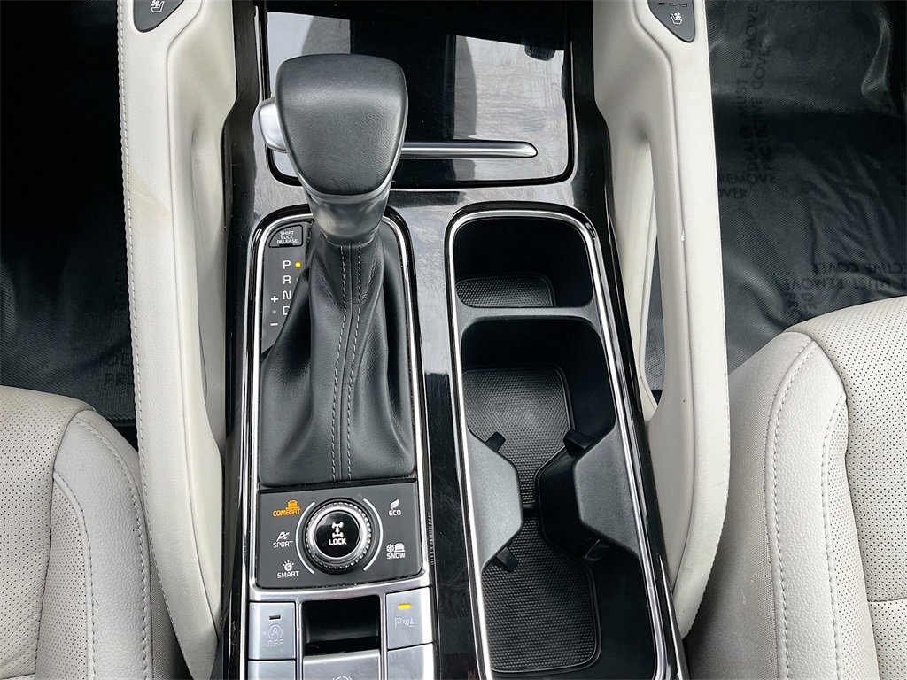 Used 2024 Kia Telluride EX w/ EX Captain's Chair Package image 17