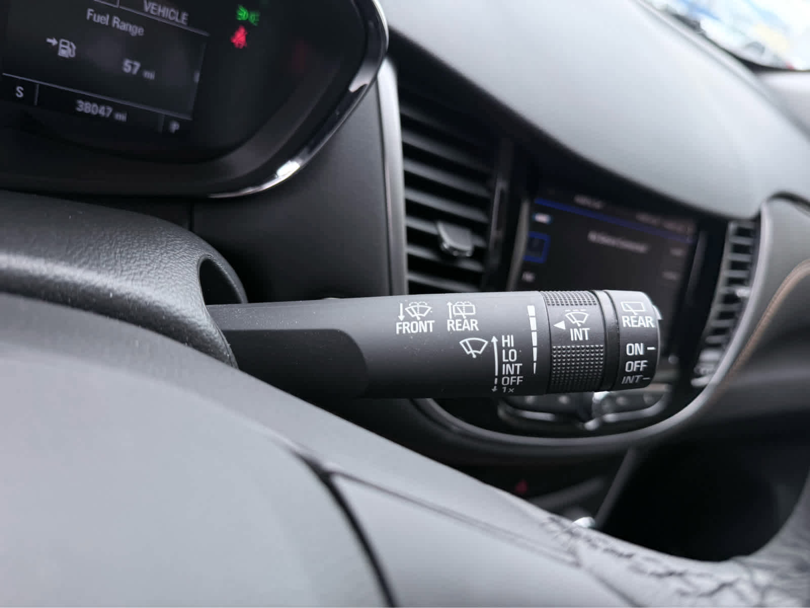 Used 2022 Chevrolet Trax LT w/ LT Convenience Package image 21