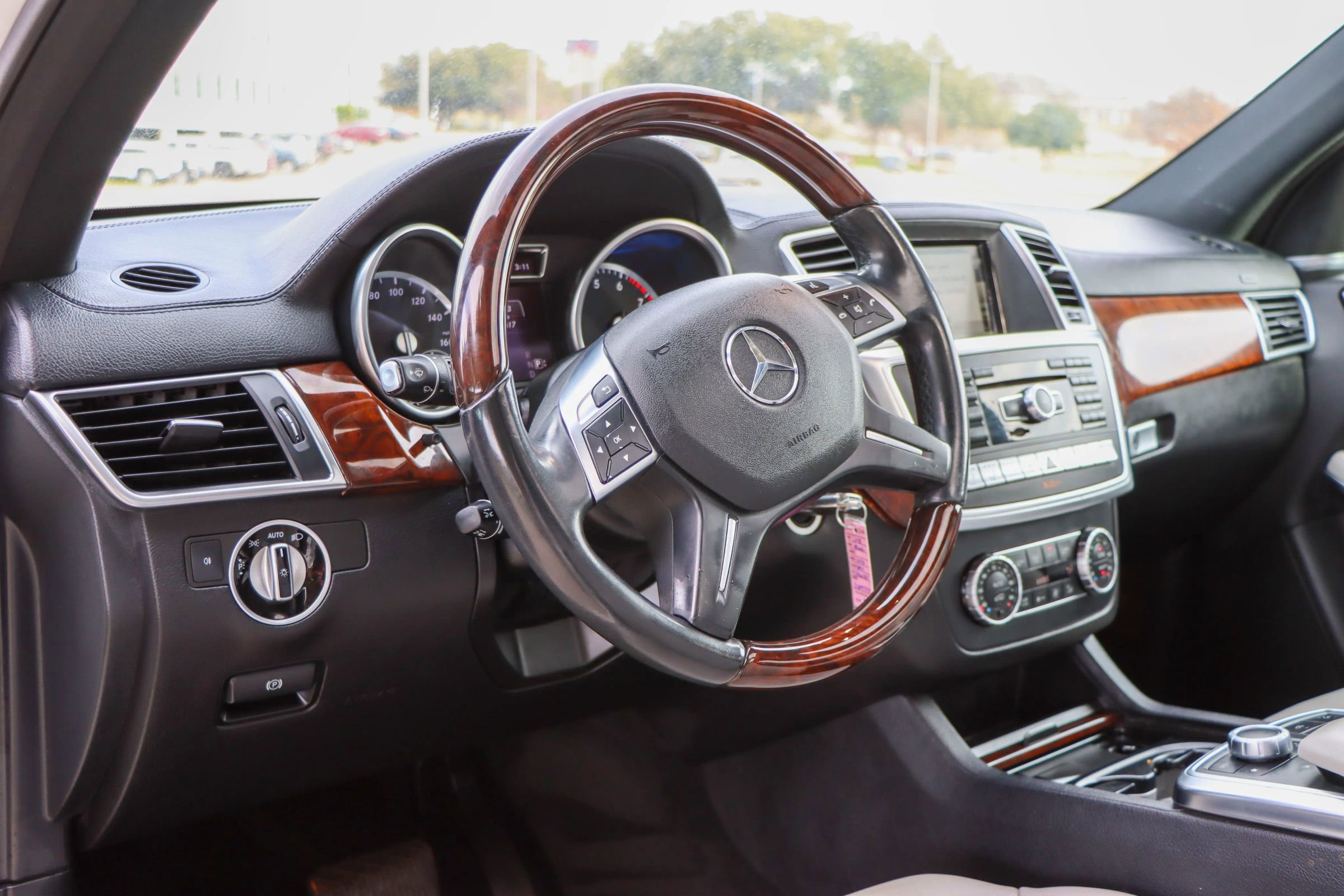 Used 2015 Mercedes-Benz GL 550 4MATIC image 26