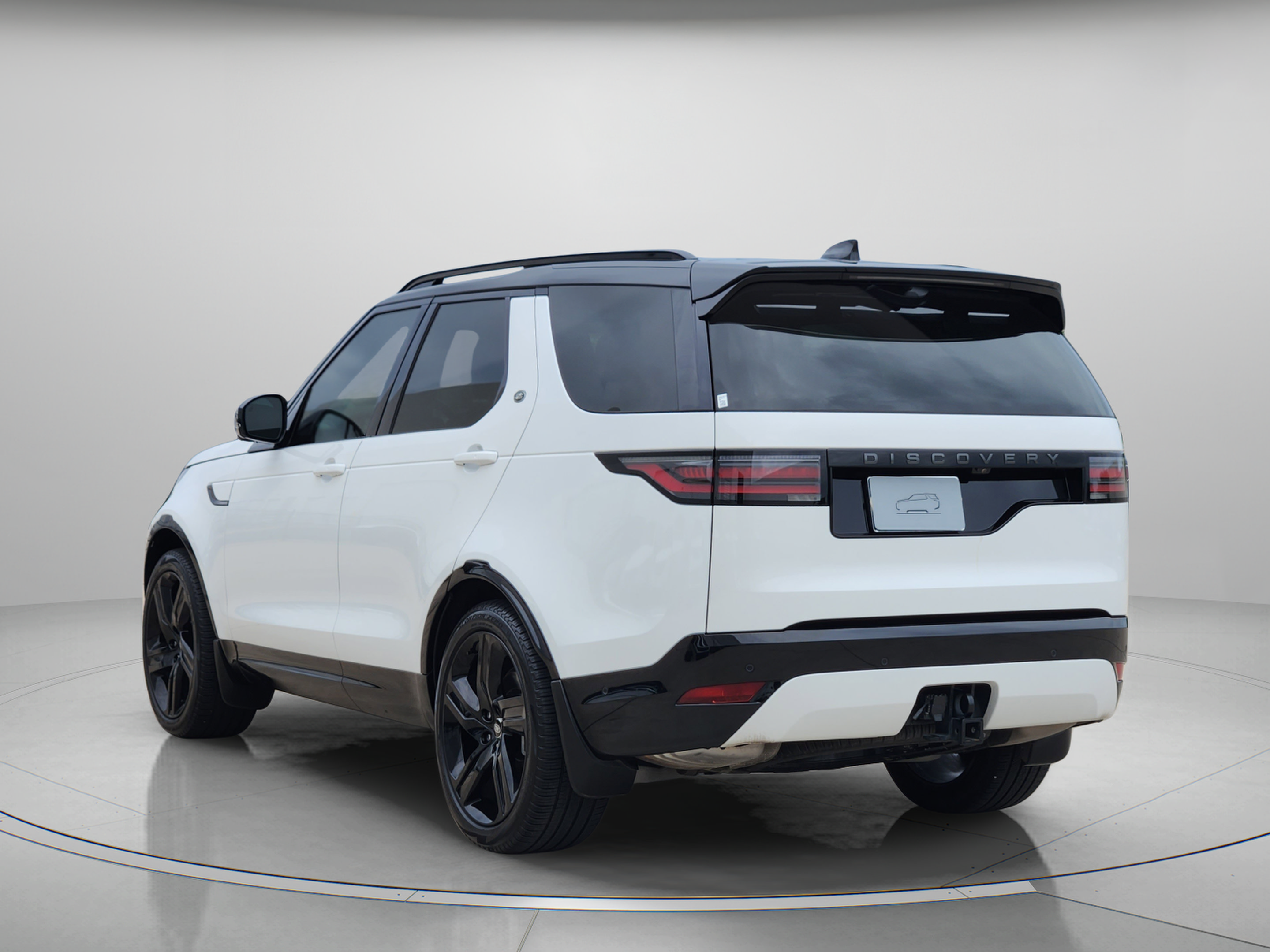 Certified 2025 Land Rover Discovery Dynamic SE AWD/4WD image 3