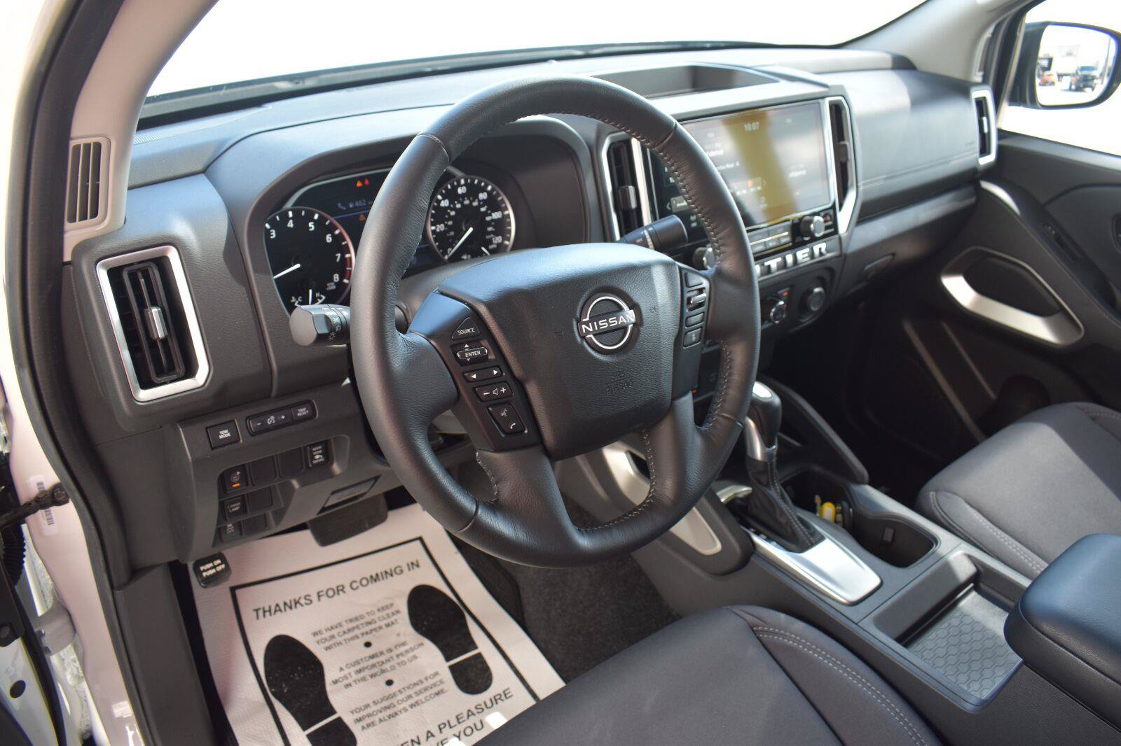 Certified 2025 Nissan Frontier SV w/ SV Convenience Package RWD image 30