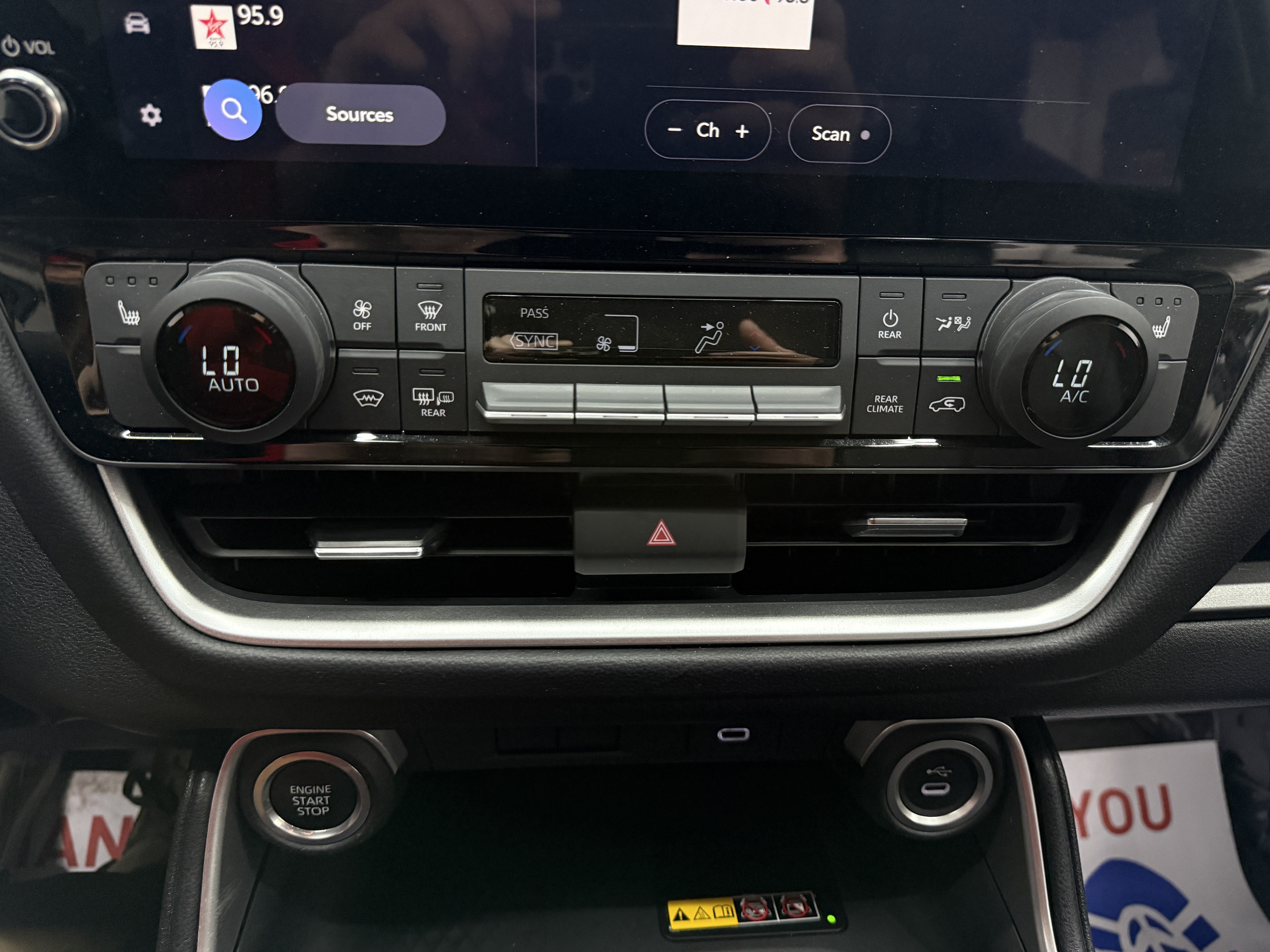 Used 2024 Toyota Grand Highlander AWD image 17