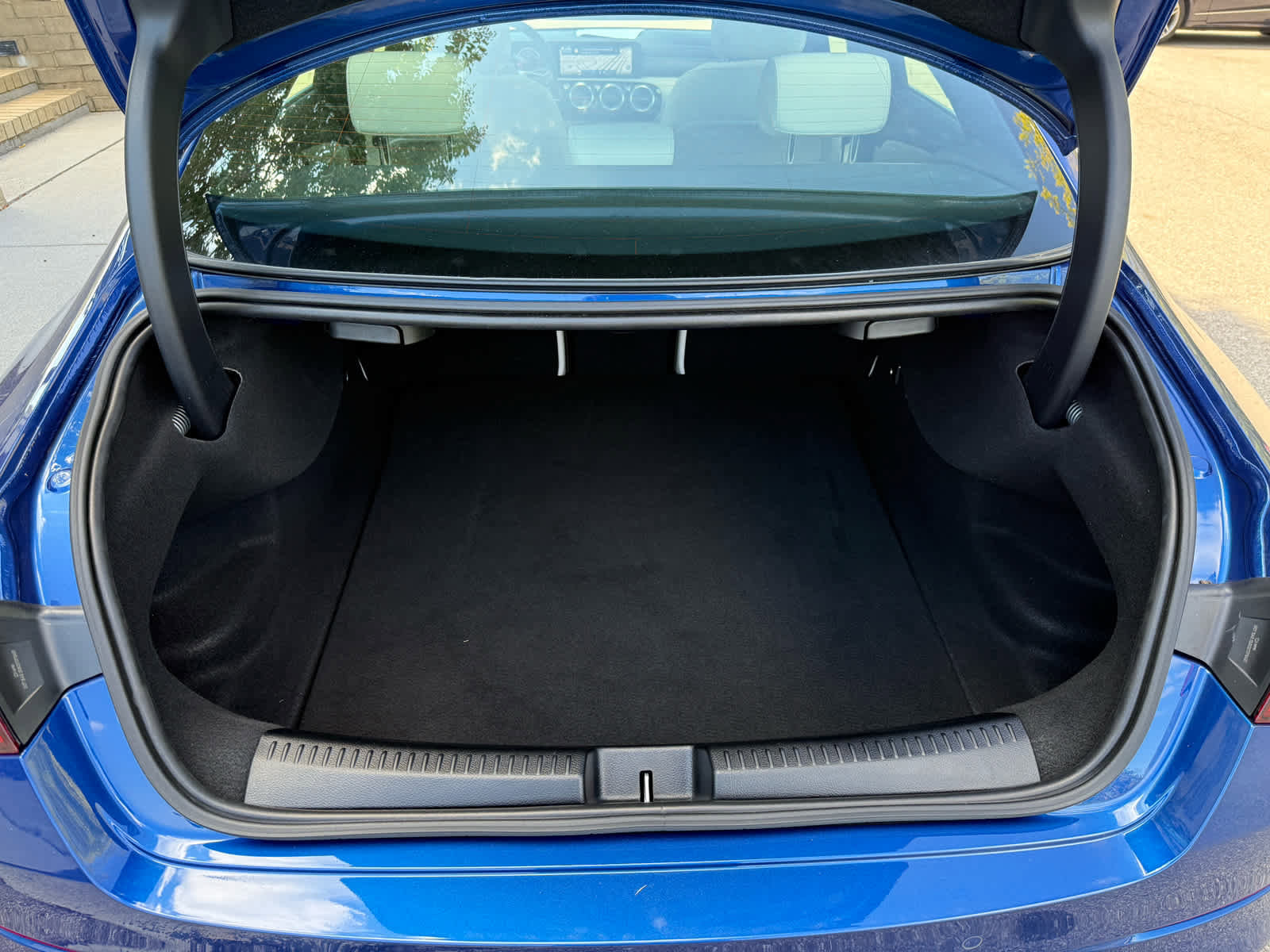 Used 2025 Mercedes-Benz CLA 250 4MATIC image 35