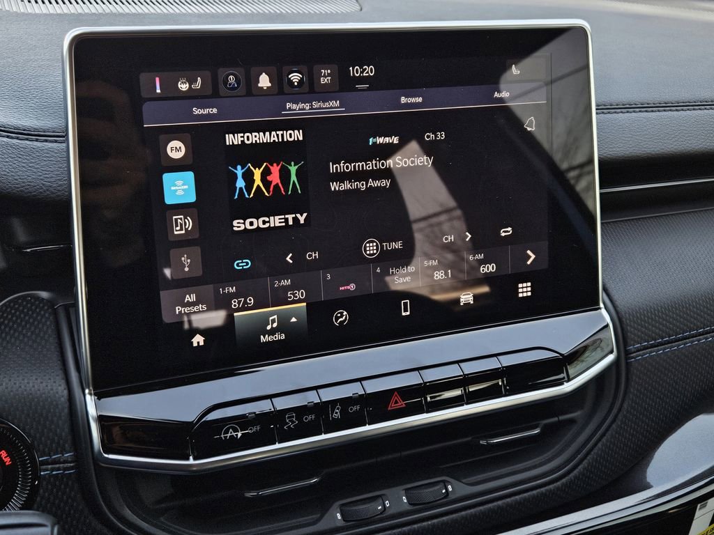 New 2026 Jeep Compass Latitude image 18