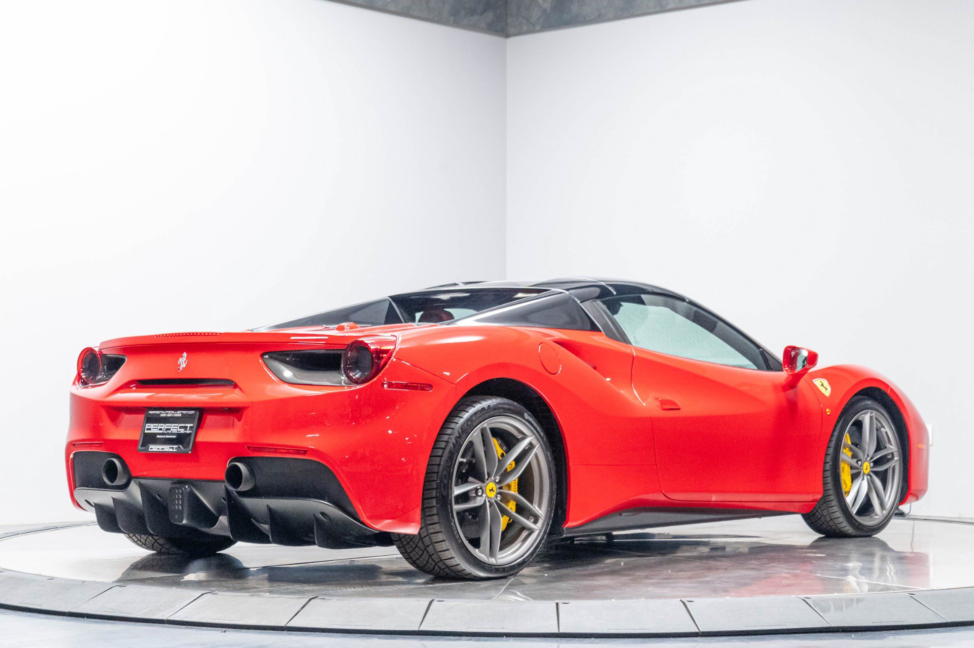 Used 2018 Ferrari 488 Spider RWD image 23