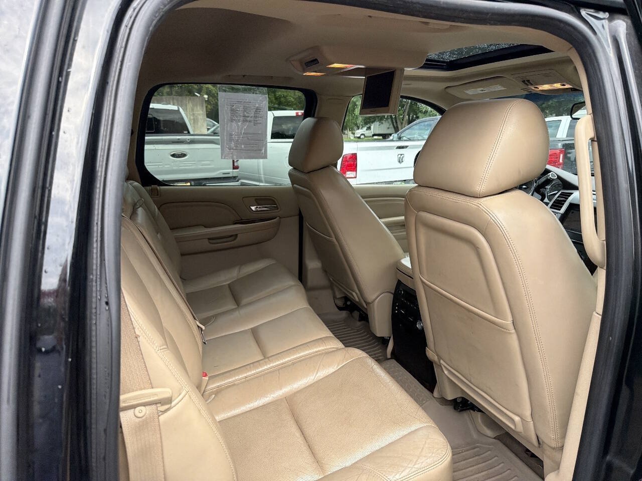 Used 2011 Cadillac Escalade EXT Luxury AWD/4WD image 23