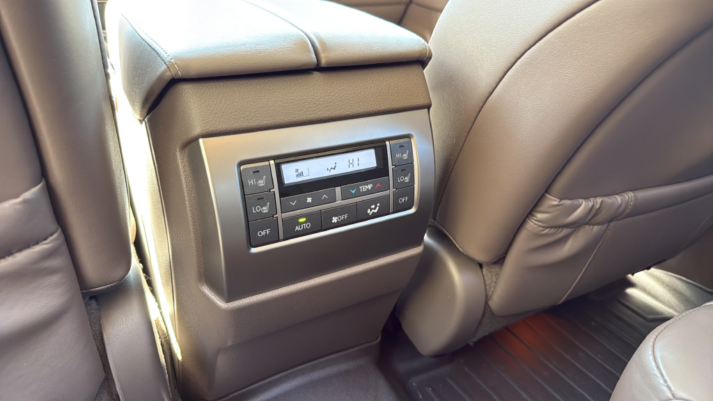 Used 2017 Lexus GX 460 Luxury w/ Sport Design Package AWD/4WD image 17