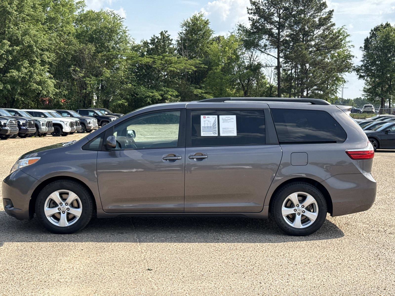 Used 2015 Toyota Sienna LE image 6