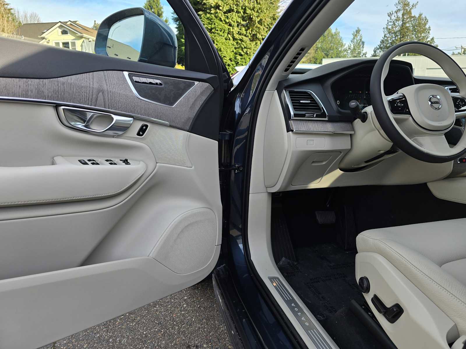 Certified 2023 Volvo XC90 B5 Plus w/ Protection Package Premier AWD/4WD image 20