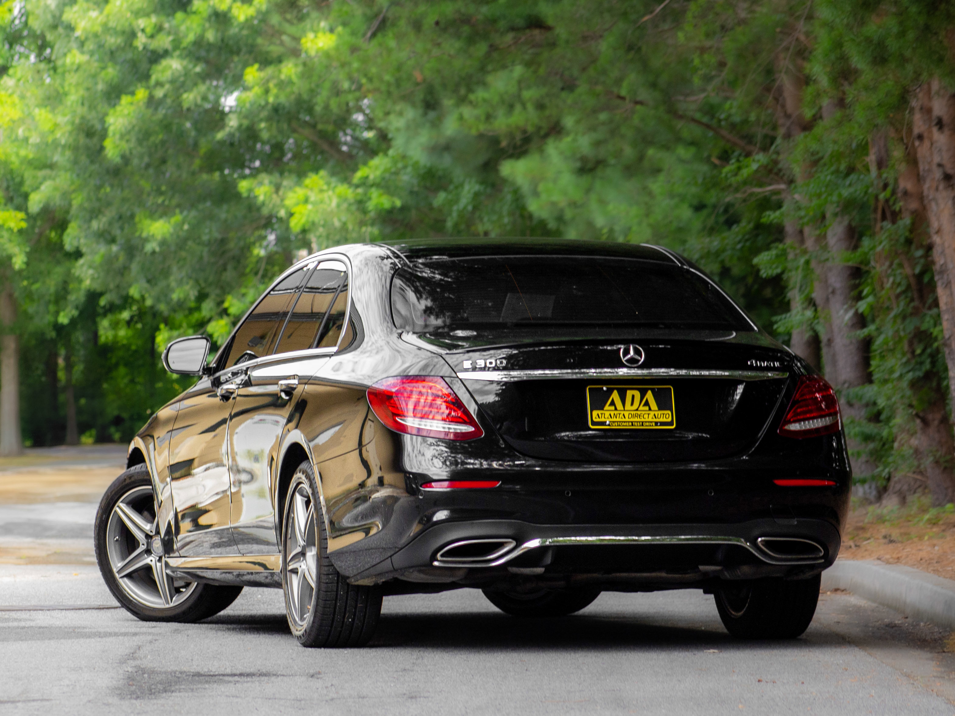 Used 2017 Mercedes-Benz E 300 4MATIC image 3