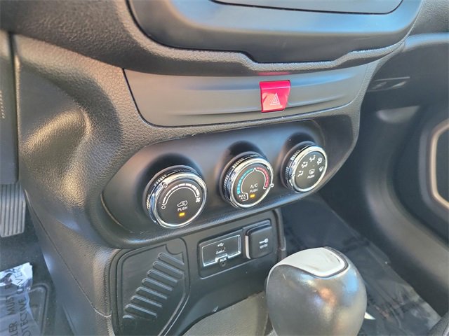 Used 2017 Jeep Renegade Latitude image 20