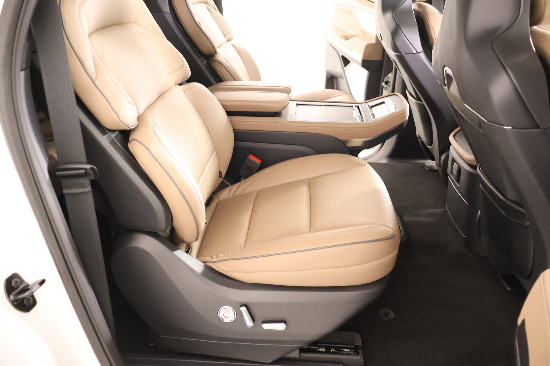 New 2027 Lincoln Navigator L Black Label AWD/4WD image 16