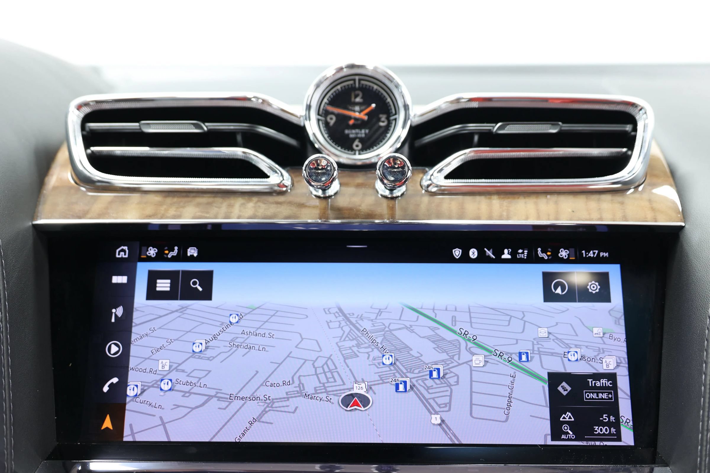 Used 2022 Bentley Bentayga AWD/4WD image 40