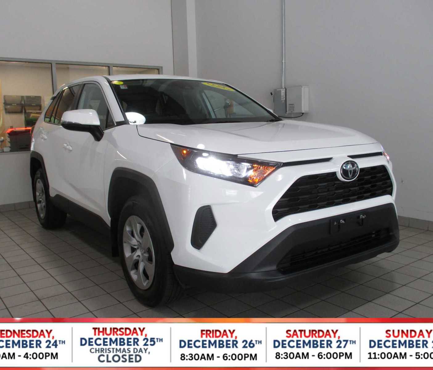Used 2022 Toyota RAV4 LE image 1