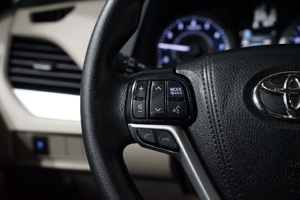 Certified 2020 Toyota Sienna LE FWD image 14