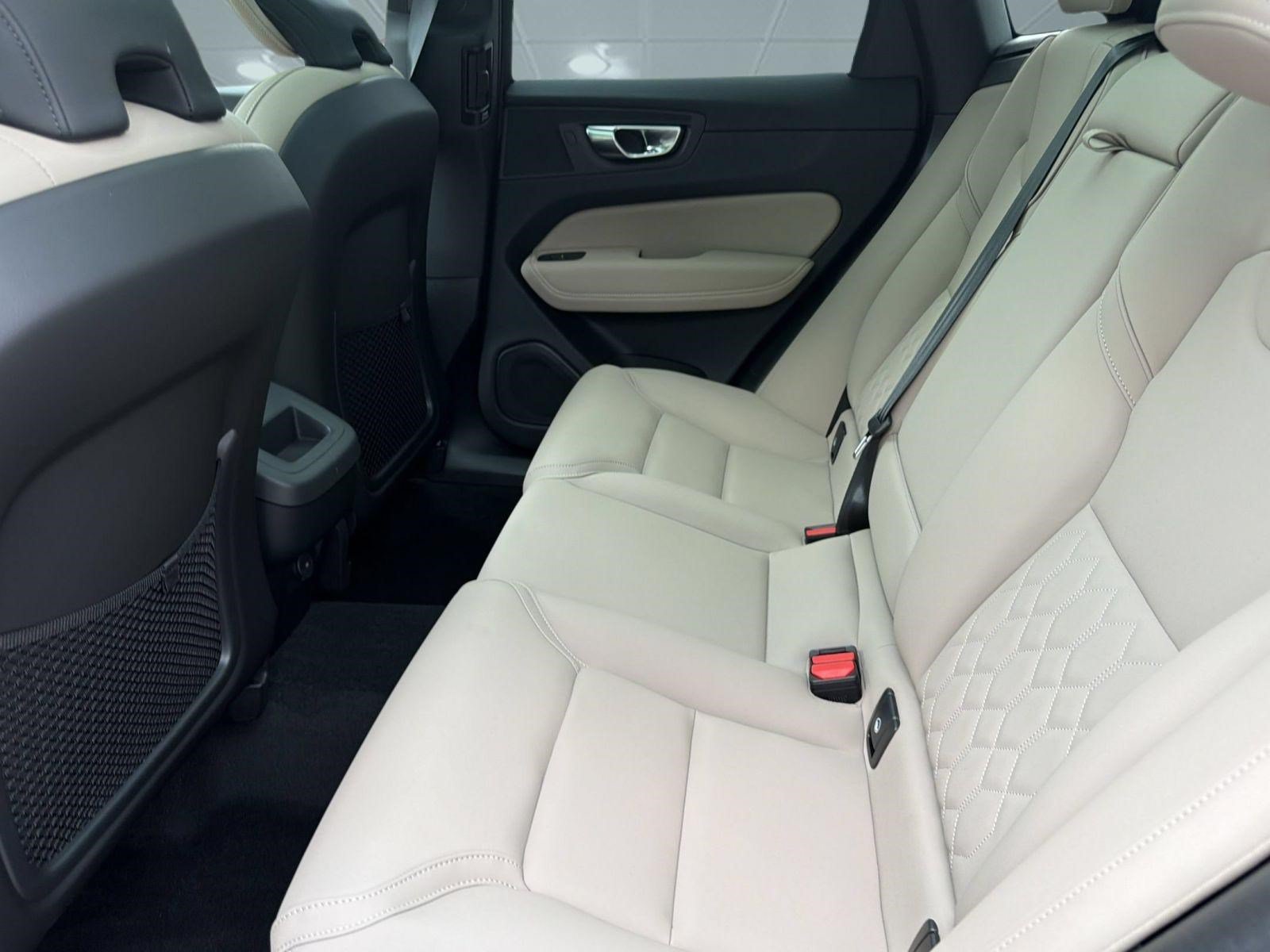 New 2026 Volvo XC60 B5 Plus w/ Protection Package Premier AWD/4WD image 23