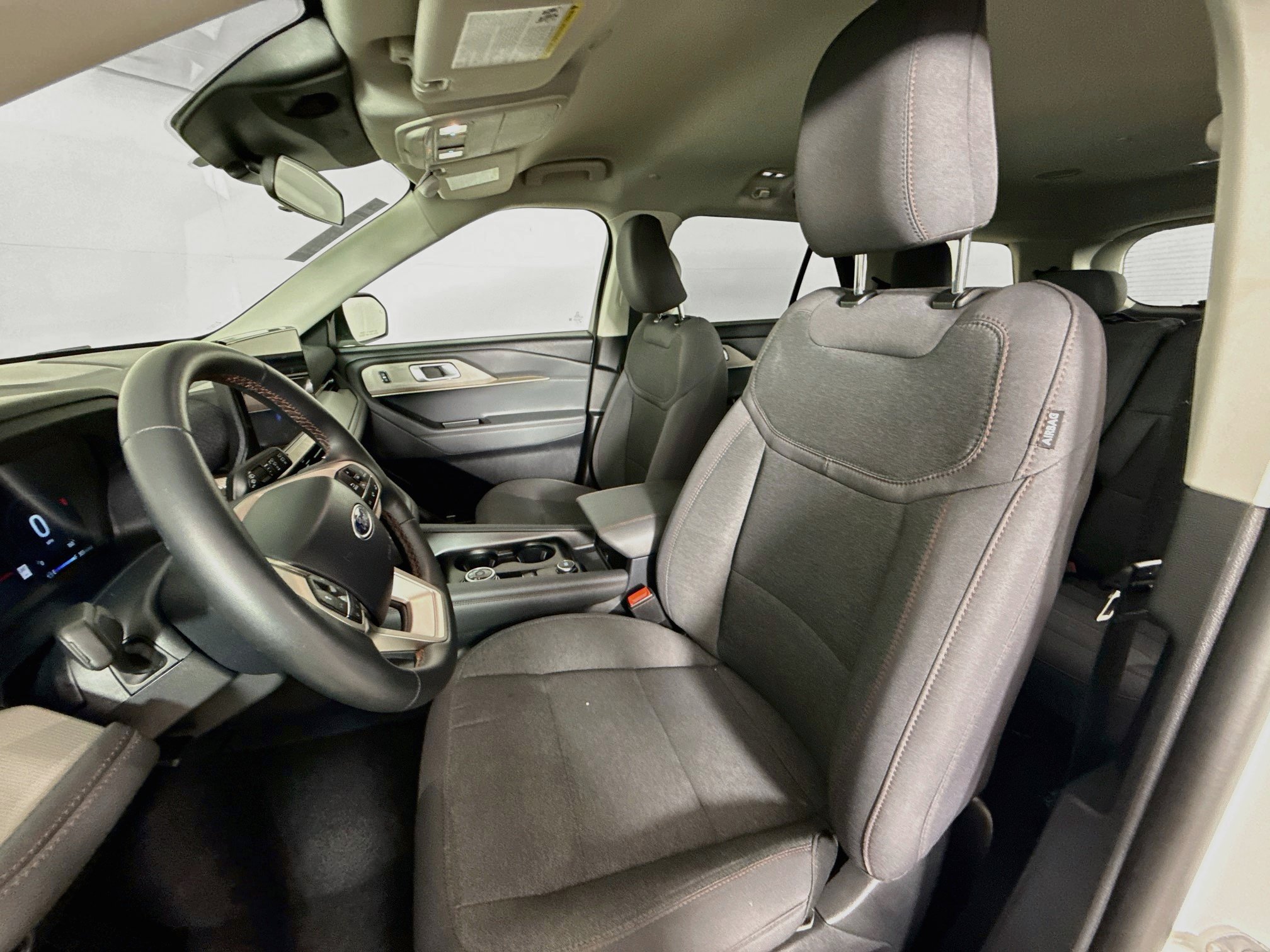 Used 2025 Ford Explorer Active AWD/4WD image 26