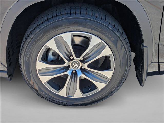 Certified 2023 Toyota Highlander XLE AWD/4WD image 25