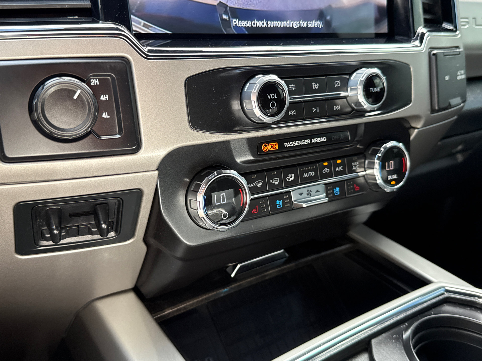 Used 2022 Ford F350 Lariat w/ Lariat Ultimate Package AWD/4WD image 26
