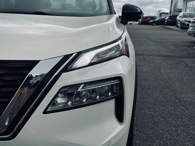 Used 2023 Nissan Rogue SL w/ SL Premium Package image 3