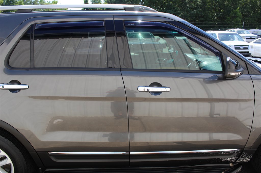 Used 2015 Ford Explorer XLT w/ Equipment Group 202B FWD image 12
