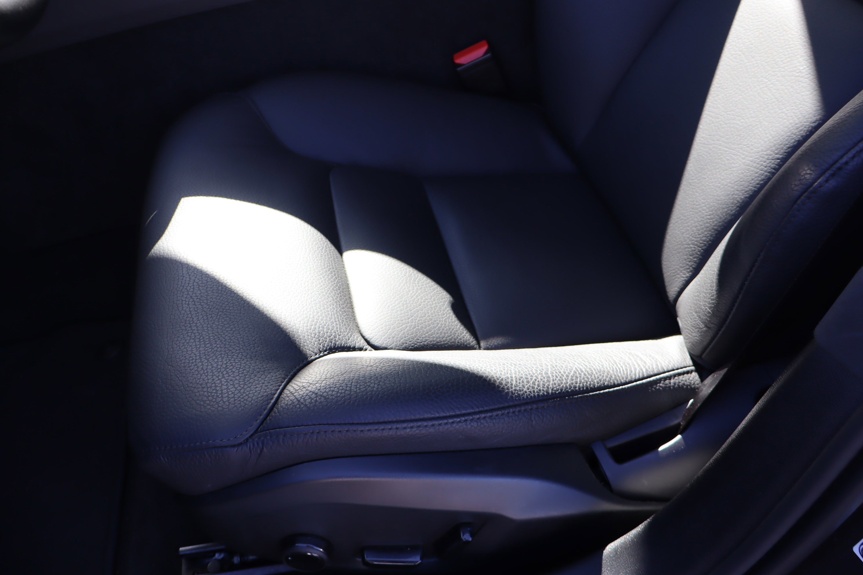 Used 2025 Volvo V60 B5 Cross Country Plus image 17