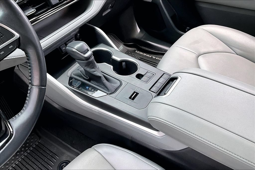 Certified 2020 Toyota Highlander XLE FWD image 20