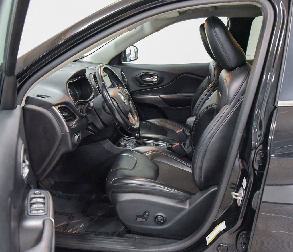 Used 2020 Jeep Cherokee Latitude Plus w/ Cold Weather Group image 2