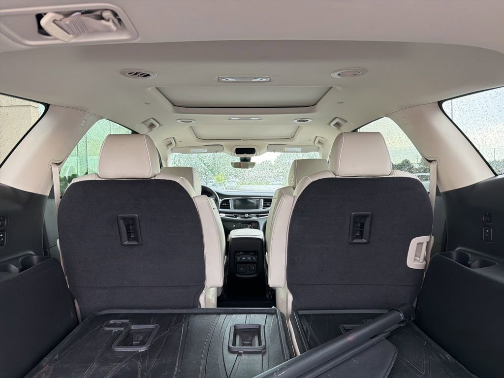 Used 2023 Buick Enclave Avenir w/ Avenir Technology Package FWD image 38