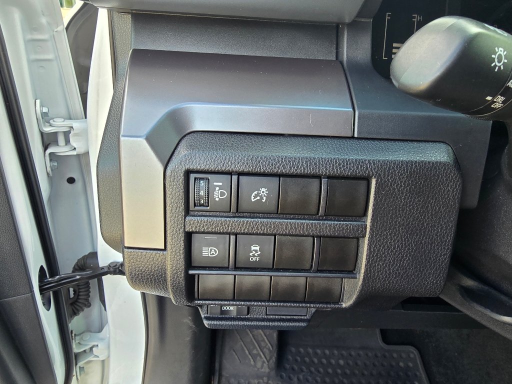 Used 2025 Toyota Tacoma SR5 AWD/4WD image 21