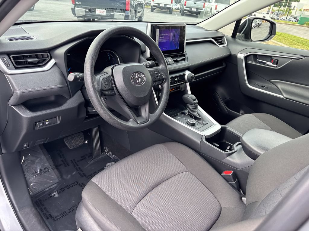 Used 2025 Toyota RAV4 XLE AWD/4WD image 16