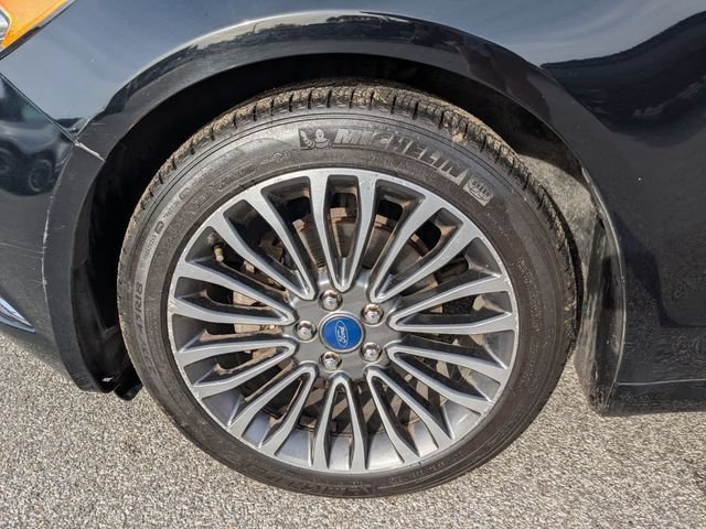 Used 2017 Ford Fusion SE w/ Fusion SE Technology Package FWD image 14