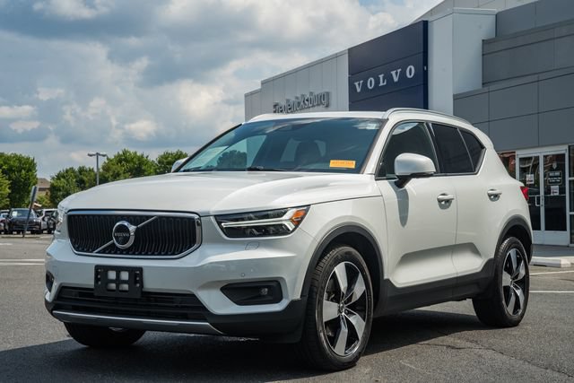 Used 2021 Volvo XC40 T5 Momentum w/ Premium Package AWD/4WD image 3