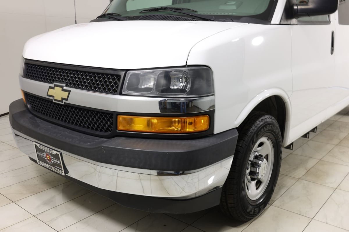 Used 2019 Chevrolet Express 3500 LT w/ LT Preferred Equipment Group RWD image 38