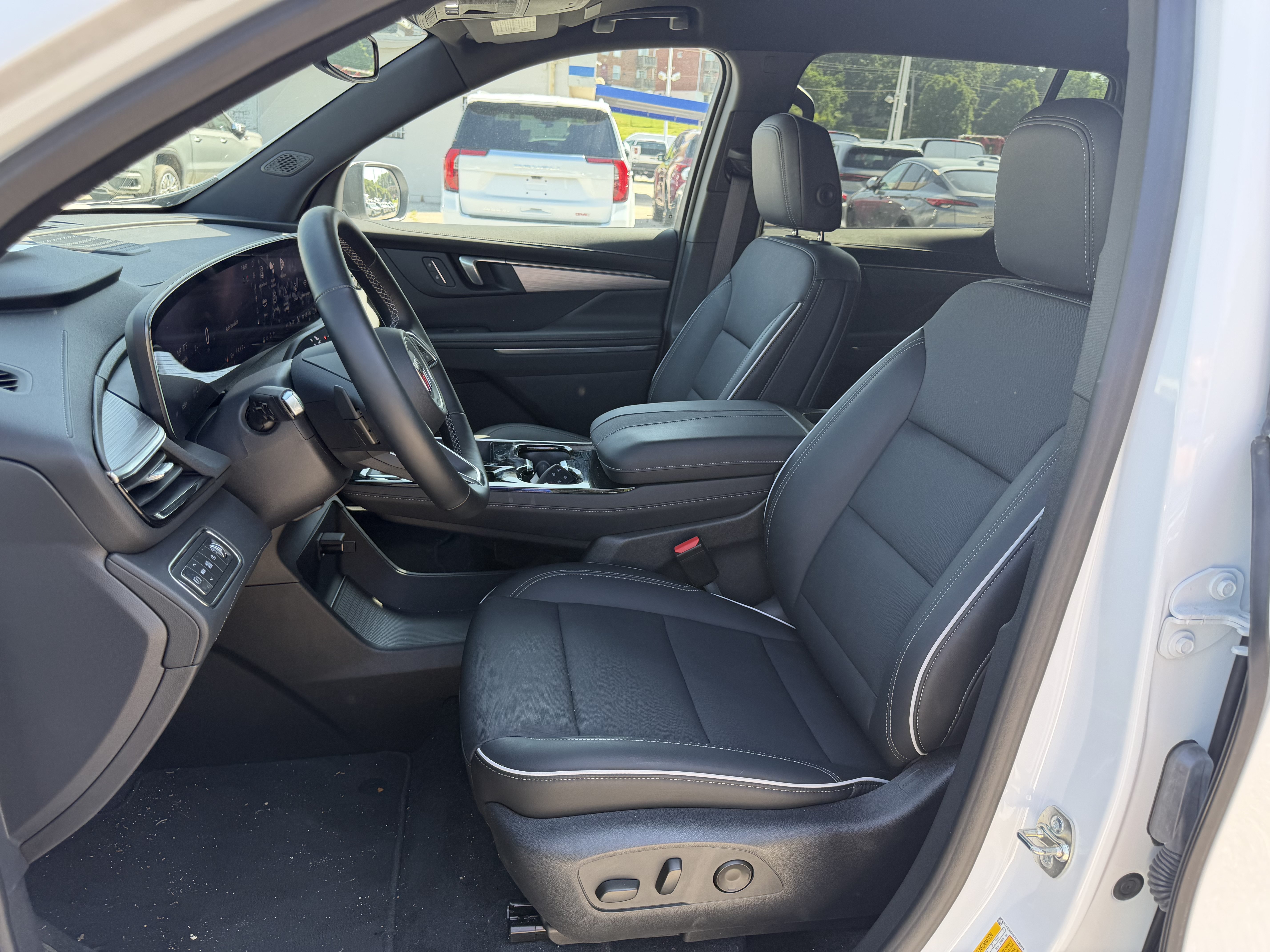 Used 2025 Buick Enclave Preferred FWD image 13