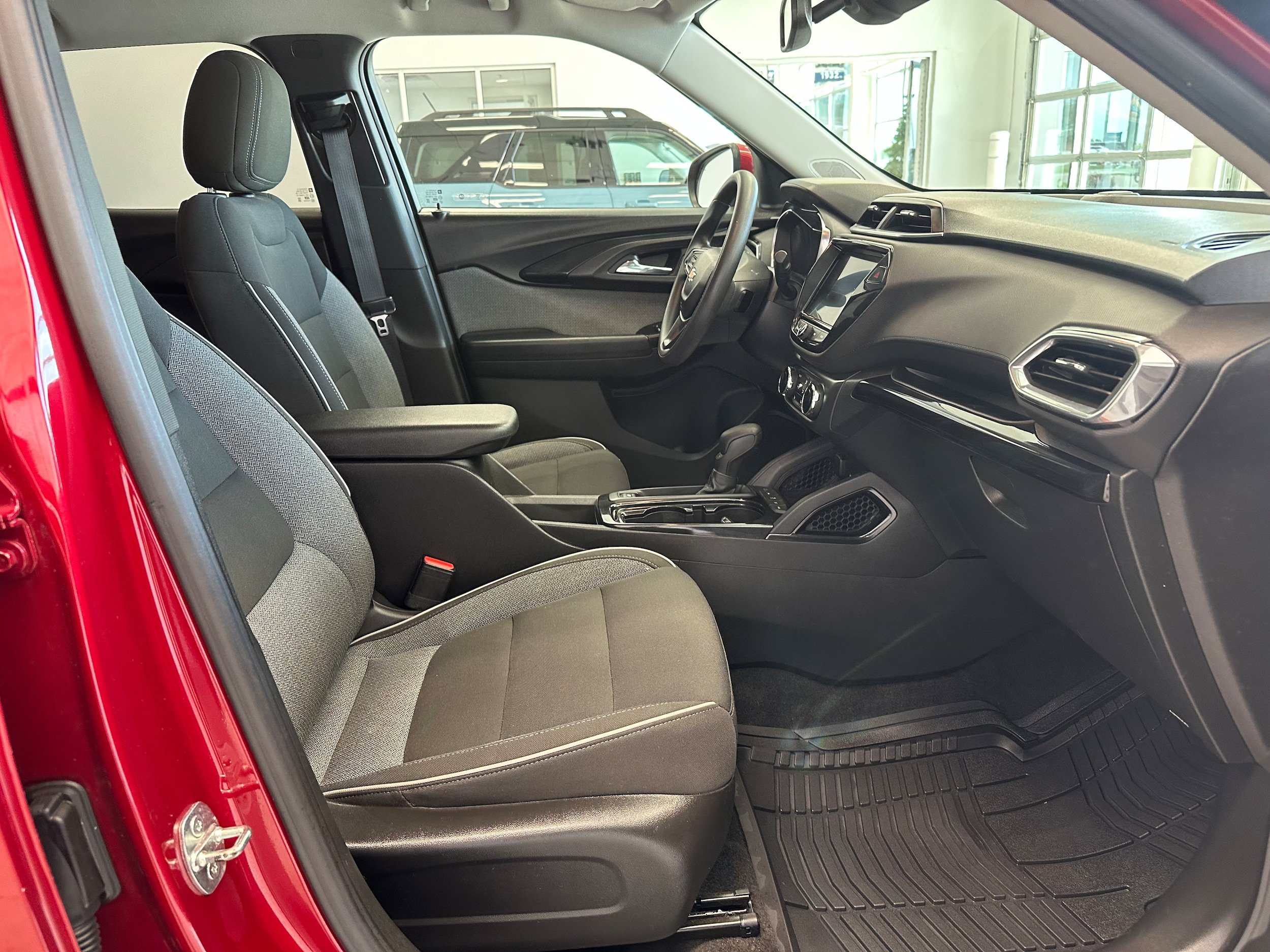 Used 2021 Chevrolet TrailBlazer LT w/ Convenience Package AWD/4WD image 14
