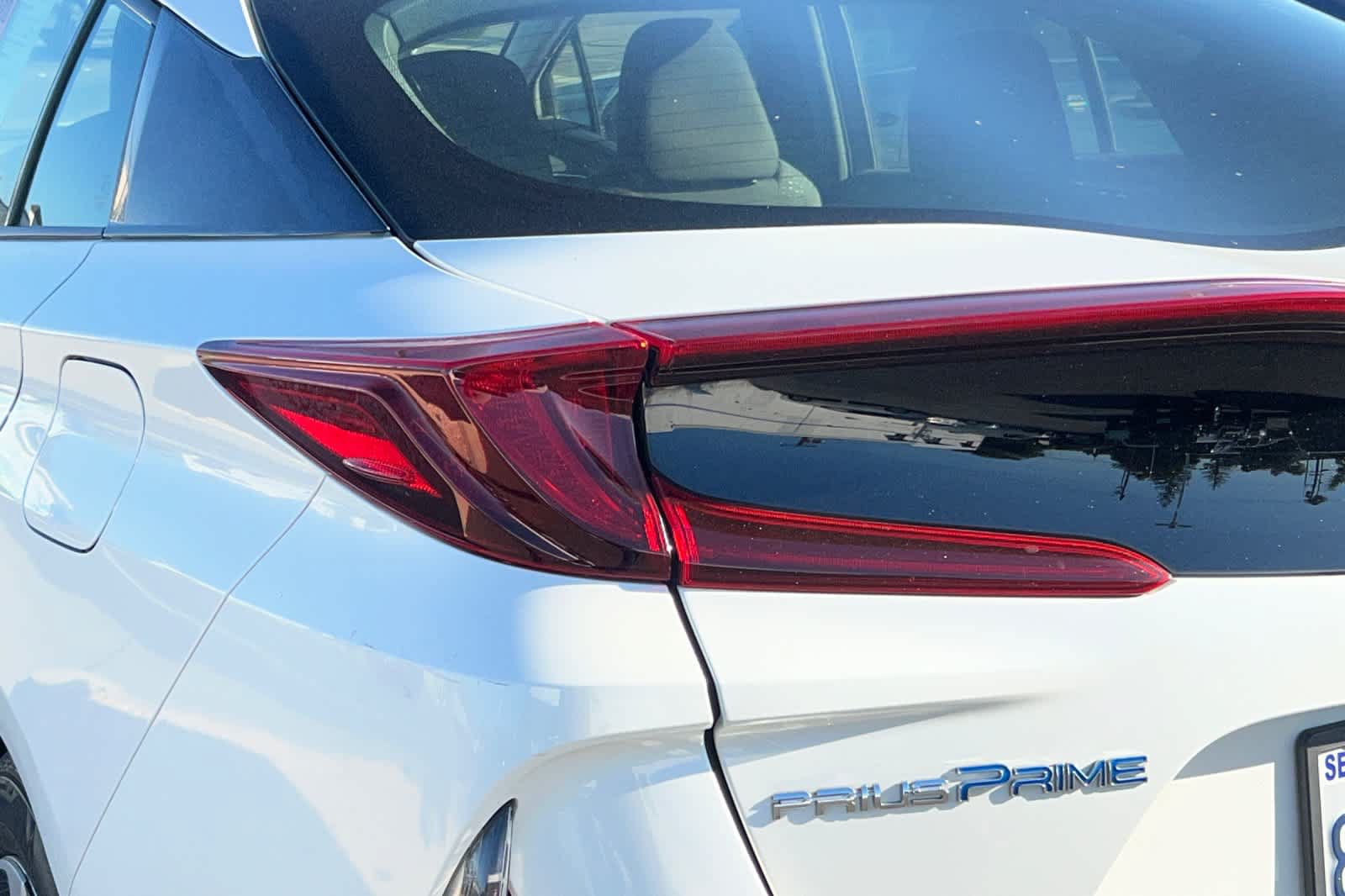 Used 2018 Toyota Prius Prime Plus w/ Carpet Mat Package FWD image 21