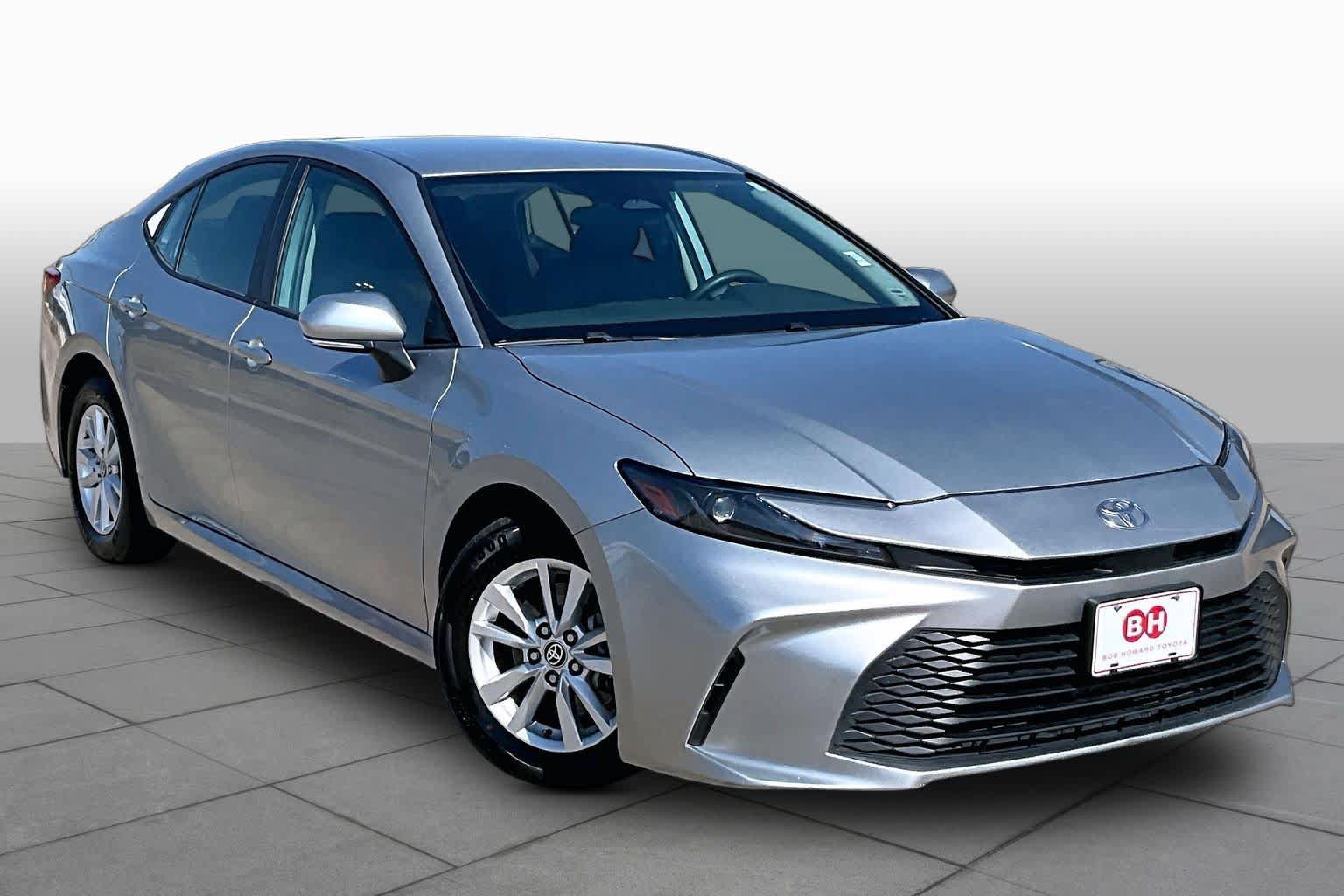 Used 2025 Toyota Camry LE FWD image 3