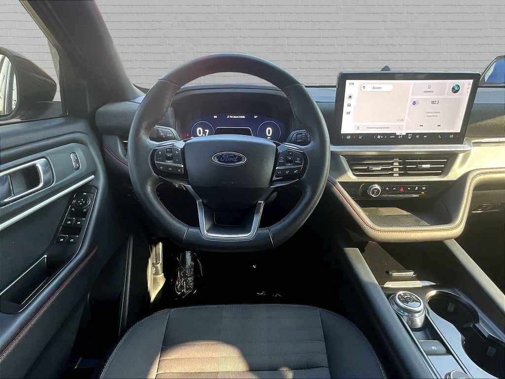Used 2025 Ford Explorer ST-Line w/ ST-Line Street Pack AWD/4WD image 9