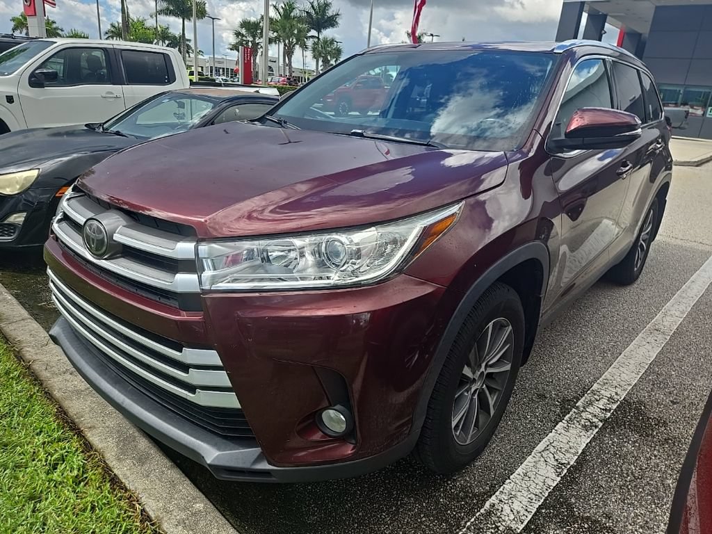 Used 2019 Toyota Highlander XLE AWD/4WD image 5