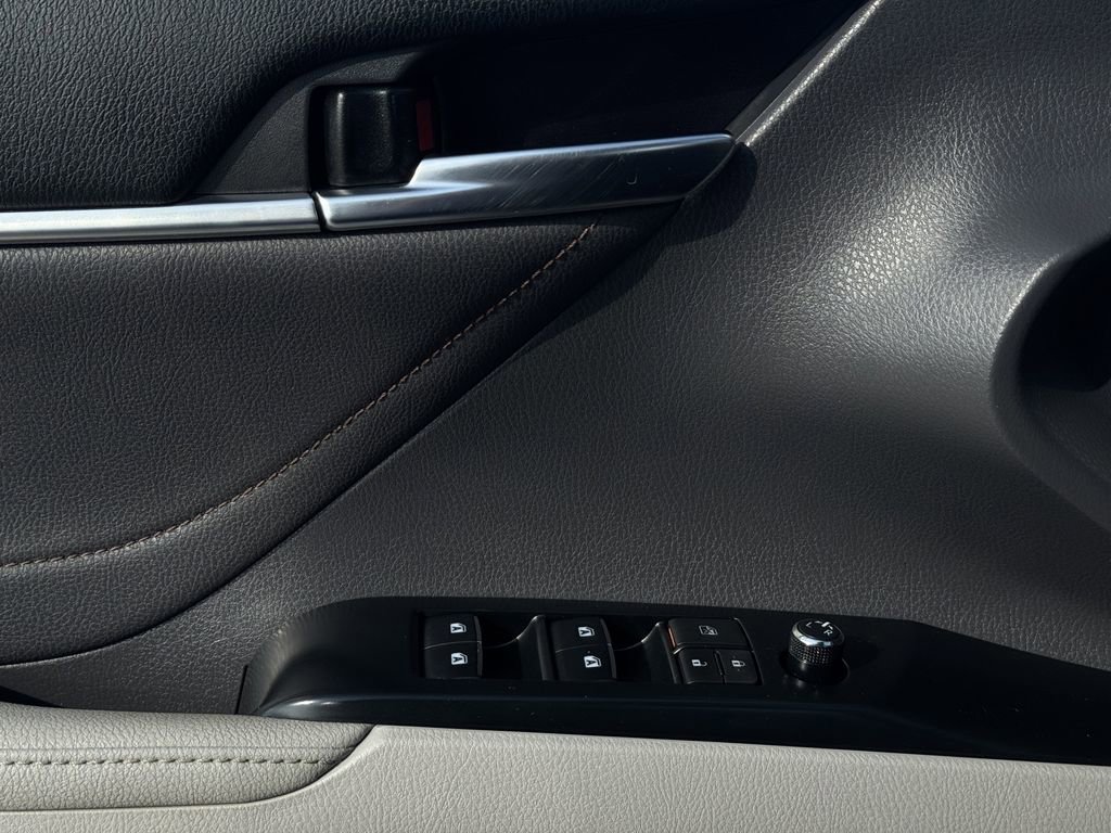 Used 2018 Toyota Camry XLE FWD image 23