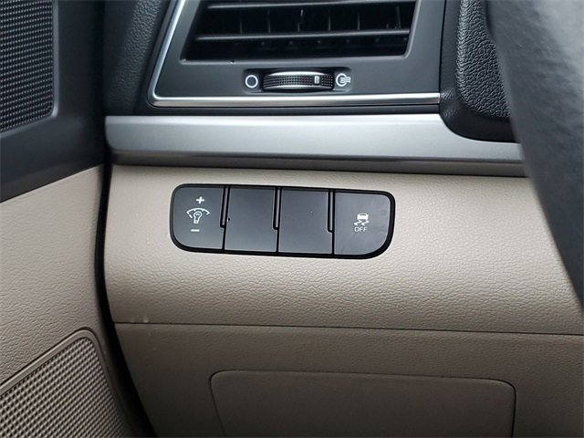 Used 2017 Hyundai Elantra SE image 20