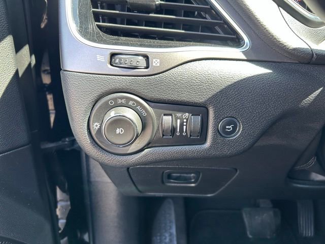 Used 2019 Jeep Cherokee Limited w/ Technology Group image 26