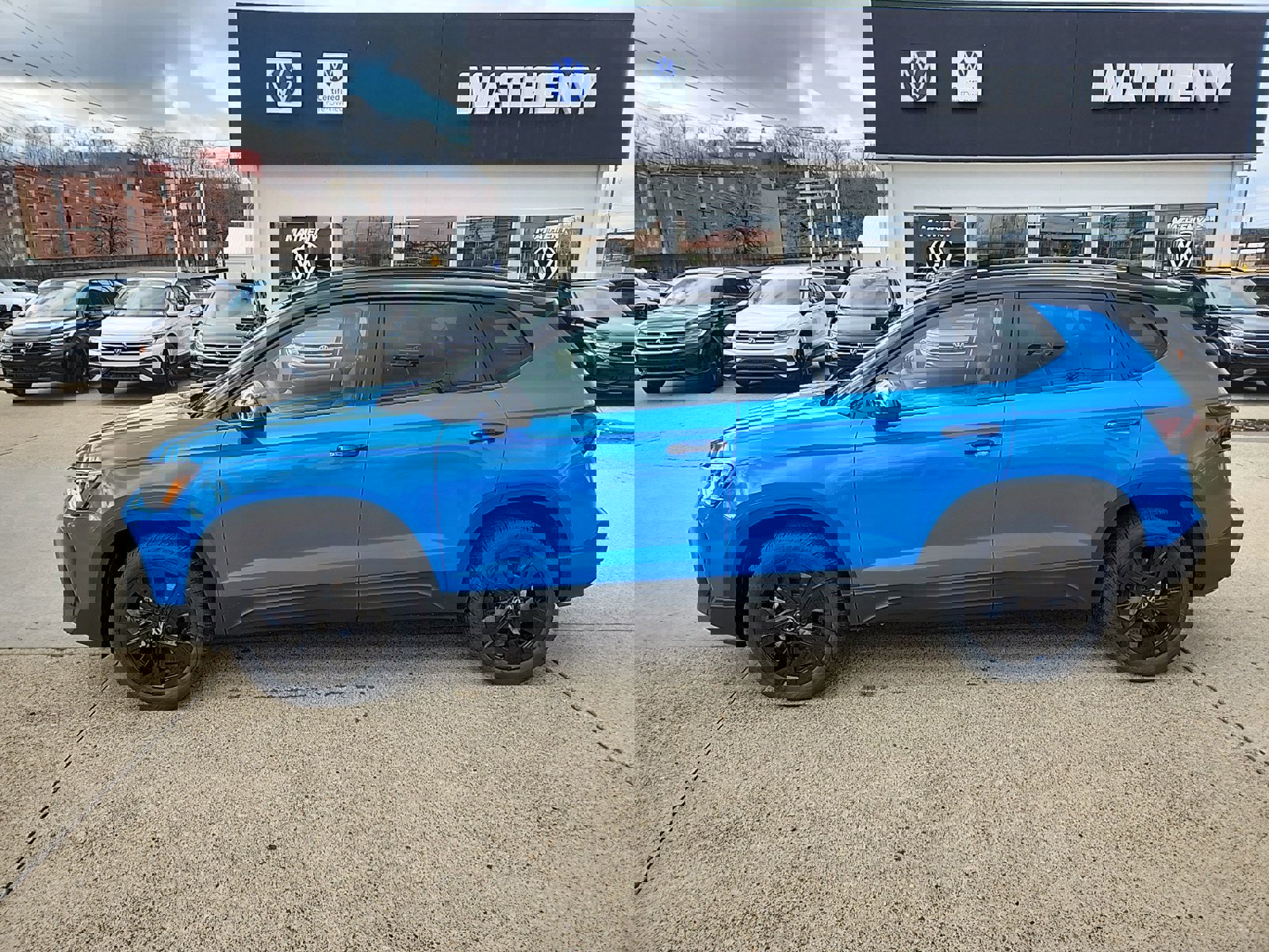 New 2025 Volkswagen Taos SE image 2