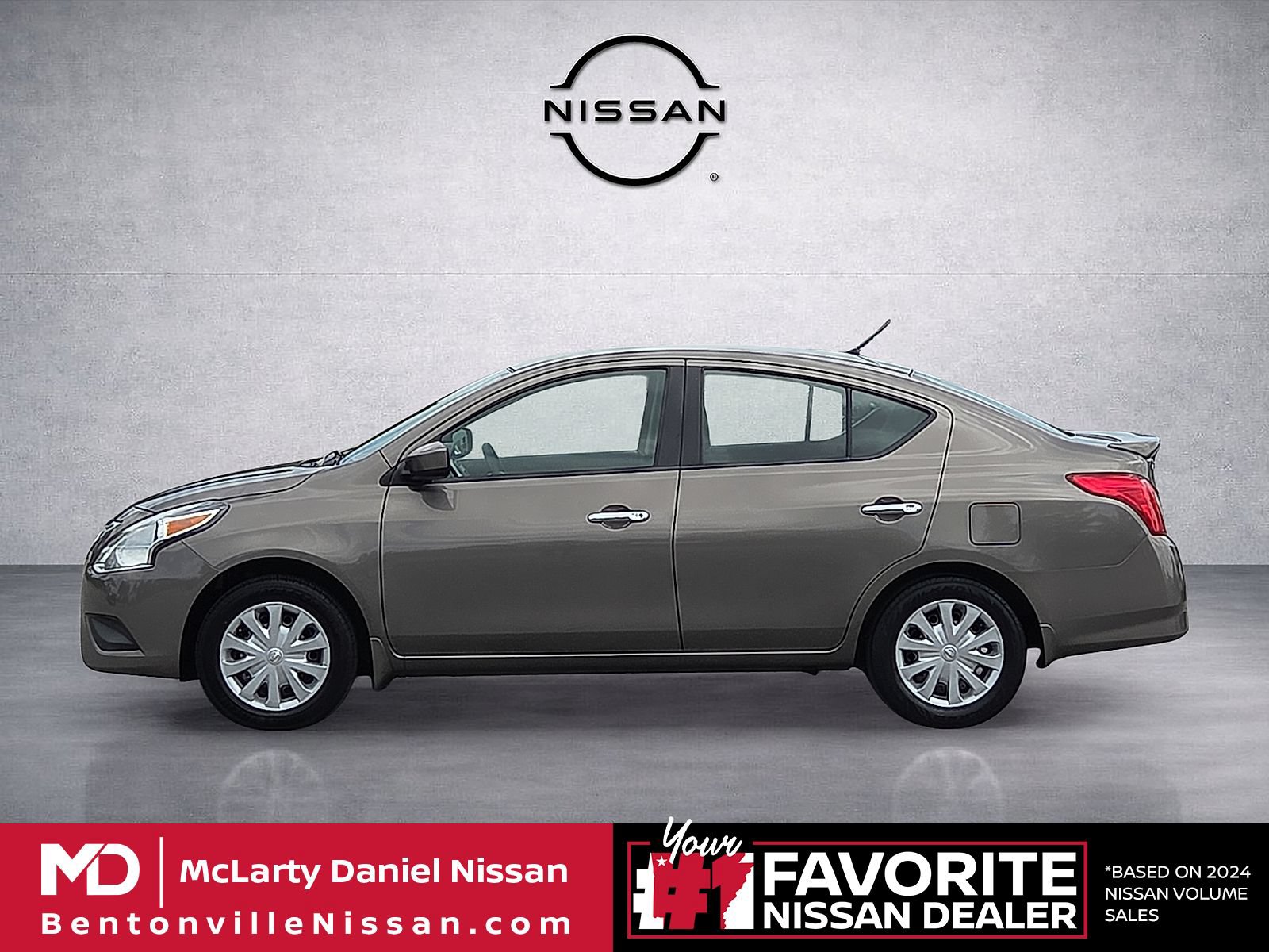 Used 2017 Nissan Versa SV FWD image 3