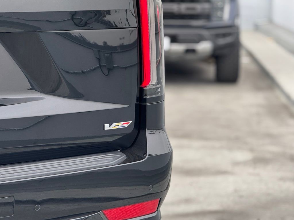 Used 2024 Cadillac Escalade V w/ LPO, ONYX Package image 8