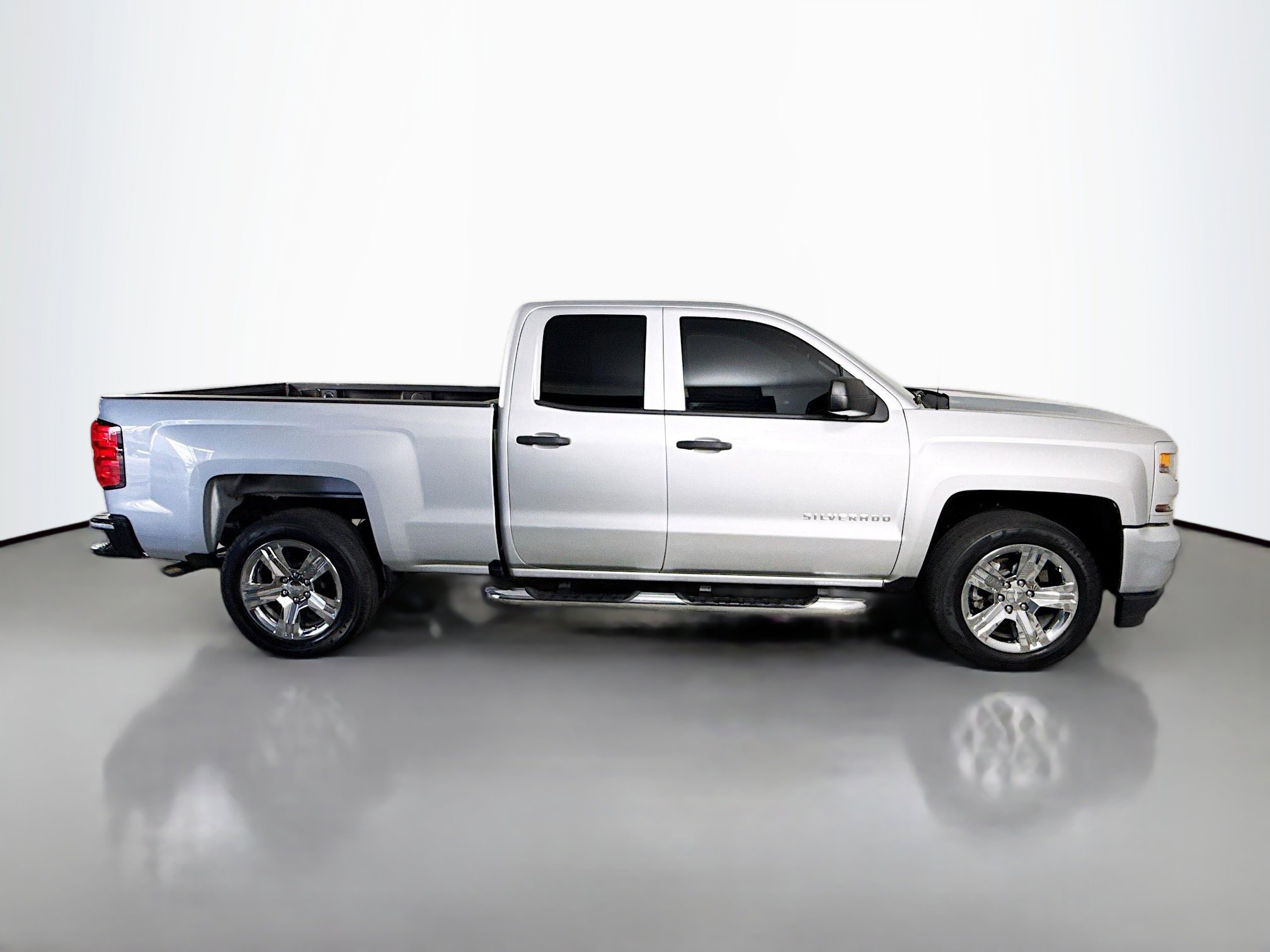 Used 2018 Chevrolet Silverado 1500 Custom w/ Custom Value Package image 11